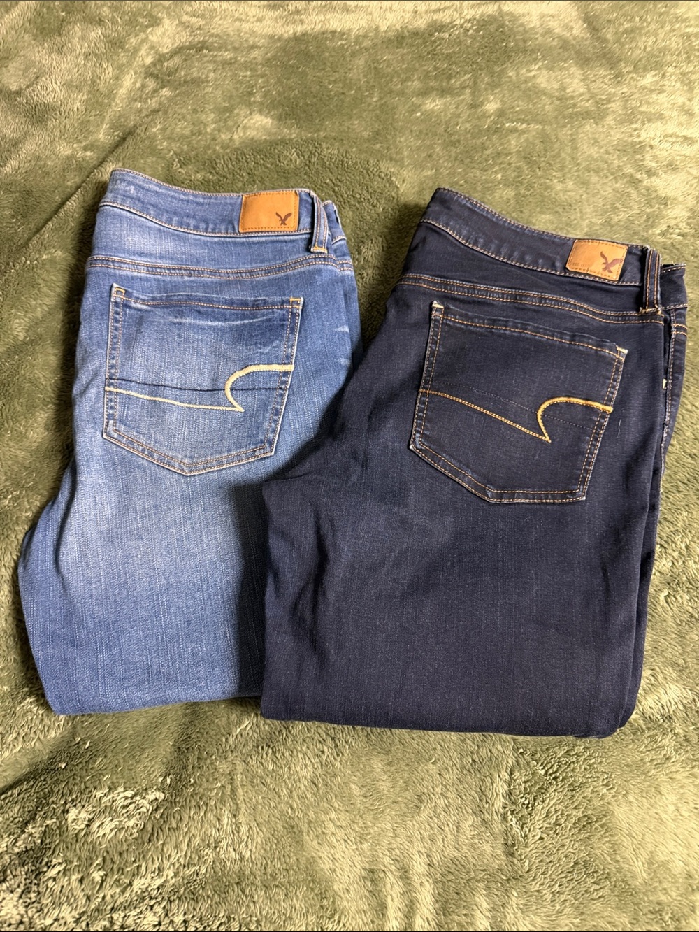 Lot of 2 American Eagle women’s jeans 14